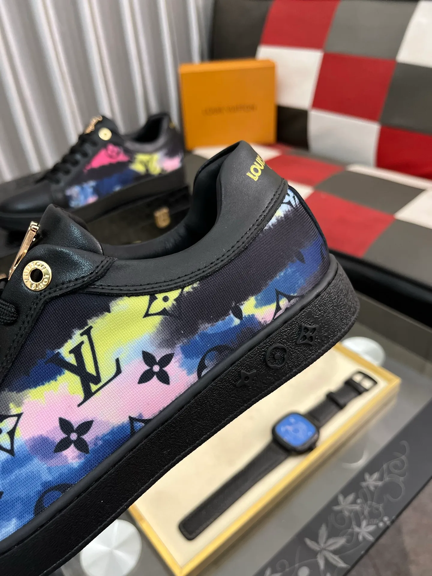 Men's shoes💰400⌚️⌚️"LV" latest men's casual shoes, genuine leather lining, rubber wear-resistant outsole, fine lines and beautiful strips, not too much decoration, European and American style, comfortable and high-end, code number: 38 to 44 45 can be customized, 3️⃣colors are available